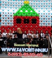 Панно из воздушных шаров "Нижегородский Кремль. 800 лет Нижнему Новгороду"