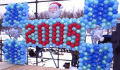 Новогоднее панно из воздушных шаров «2005»