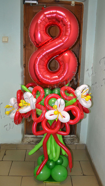 Композиция из воздушных шаров "Цифра в цветах. 8 марта"