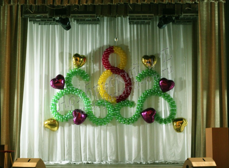 Оформление сцены воздушными шарами "Весенний узор. 8 марта"