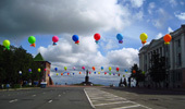 Оформление большими шарами Дня защиты детей на площади Минина