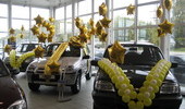 Презентационное украшение воздушными шарами автосалона «Лада-Авто»