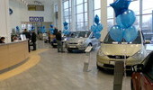 Презентационное украшение воздушными шарами автосалона «Агат-Форд»